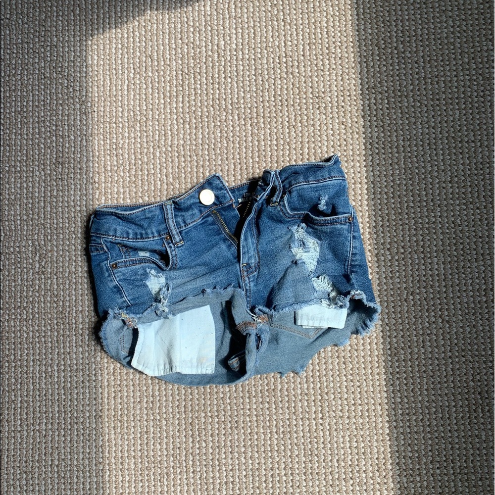 Cute Jean shorts (very small)